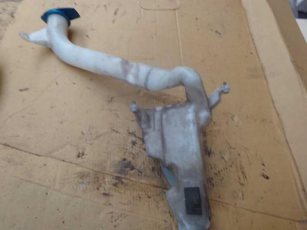 RESERVOIR LAVE GLACE VW POLO 9N/ FOX / SEAT IBIZA 6L/ SKODA FABIA - Vue 2